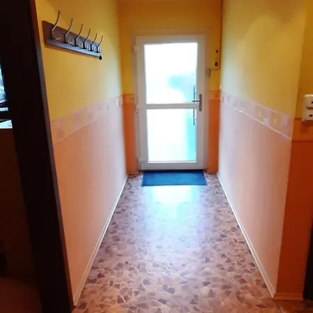 2 Zimmer, Bad Ohne Kueche Appartement Jesberg